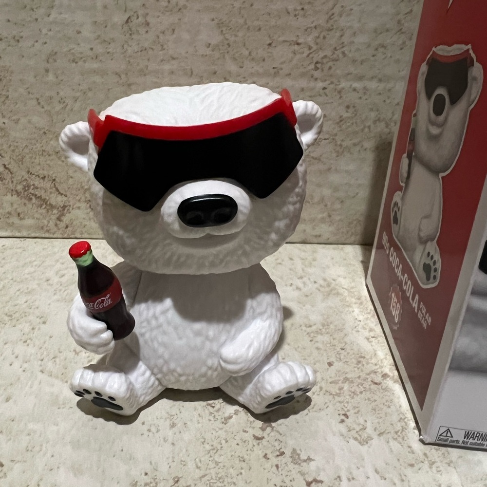 - 90’s coca-cola polar bear vinyl figure‎ Funko pop